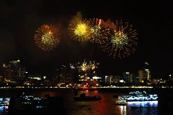 Pattaya Tayland-Mayıs, 24 2019 Uluslararası havai fişek gösterisi Festivali 2019