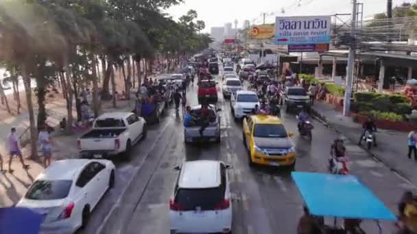 Pattaya, Thailand-19 april 2019: buitenlander toeristische vreugde en plezier met Songran Day, water festival. — Stockvideo