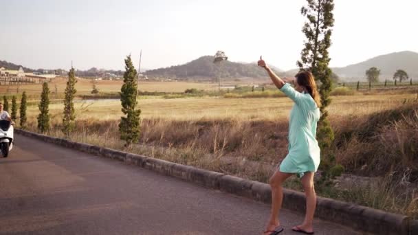 Ragazza ferma bici bella per uno stile di vita sano de — Video Stock