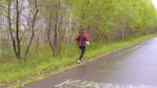 Woman runner training in park at autumn — Stockvideo