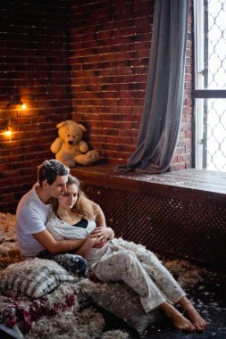 tüy uçan ile erkek ve kız komik yastık kavgası