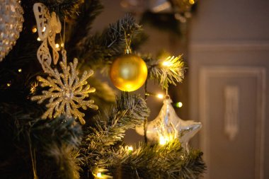 Süslü Noel ağacı