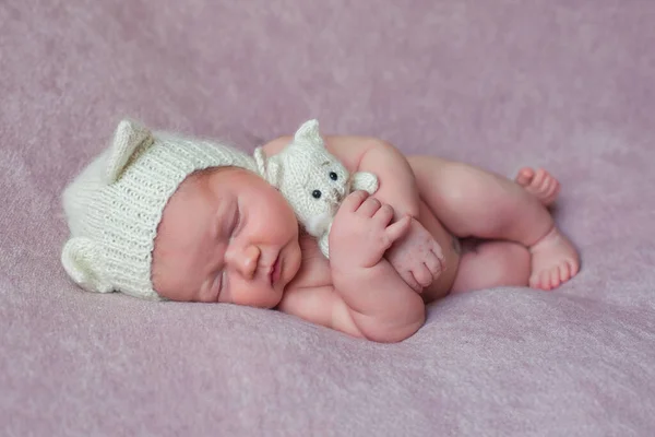 Красивая Спящая Малышка Крупным Планом Новорожденная Девочка Спит Одеяле Портрет — стоковое фото