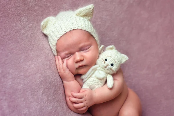 Красивая Спящая Малышка Крупным Планом Новорожденная Девочка Спит Одеяле Портрет — стоковое фото