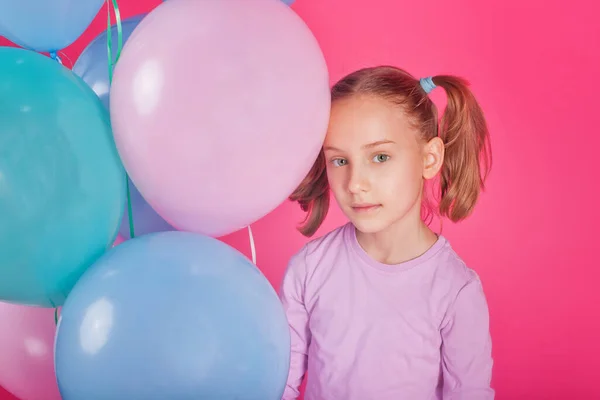 Schoonheidsmeisje Met Kleurrijke Luchtballonnen Lachend Roze Achtergrond Mooie Happy Young — Stockfoto