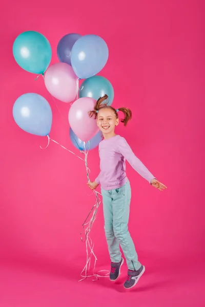 Schoonheidsmeisje Met Kleurrijke Luchtballonnen Lachend Roze Achtergrond Mooie Happy Young — Stockfoto