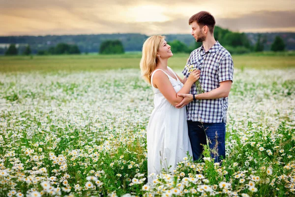 Young Couple Embraces Outdoors Field Daisies Sunset Concept Passion Love — Stock Photo, Image