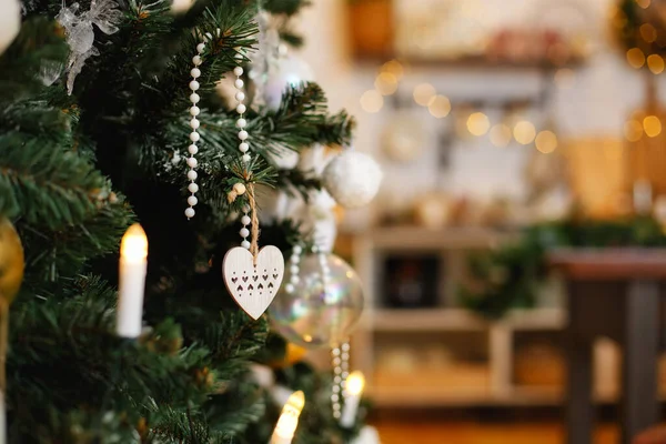 Árvore Natal Com Decorações Sala Estar Fundo Natal Com Luzes — Fotografia de Stock