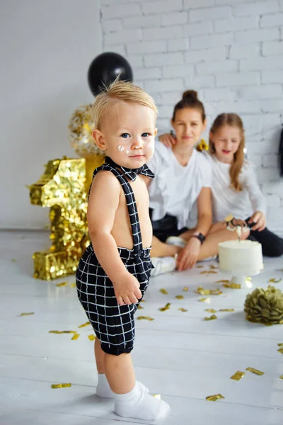 Mother Her Daughter Son 1St Birthday Children Room Decorated Gold — Stock Photo, Image