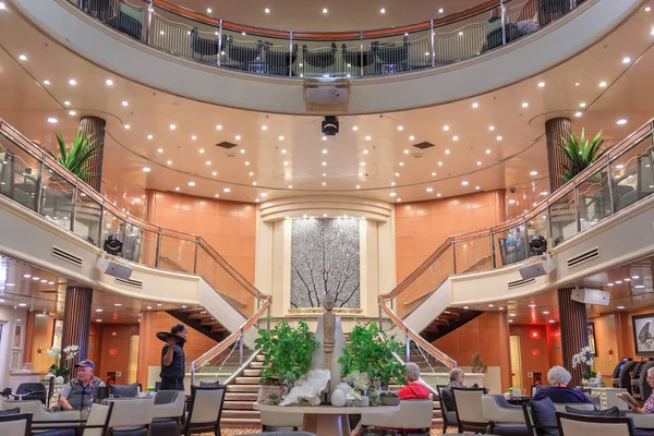 Elegante Interior Crucero Atrio Del Transatlántico Pacific Jewel Foto Tomada — Foto de Stock