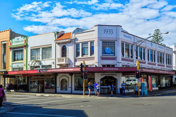 Napier, Yeni Zelanda. Art deco tarzında Hastings ve Tennyson sokaklarda tarihi 1930'larda binalar. Fotoğraflandı 23 Mart 2018 