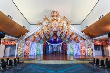 Te Papa Müzesi, Wellington, Yeni Zelanda Maori toplantı evde bir renkli modern yorumu. 
