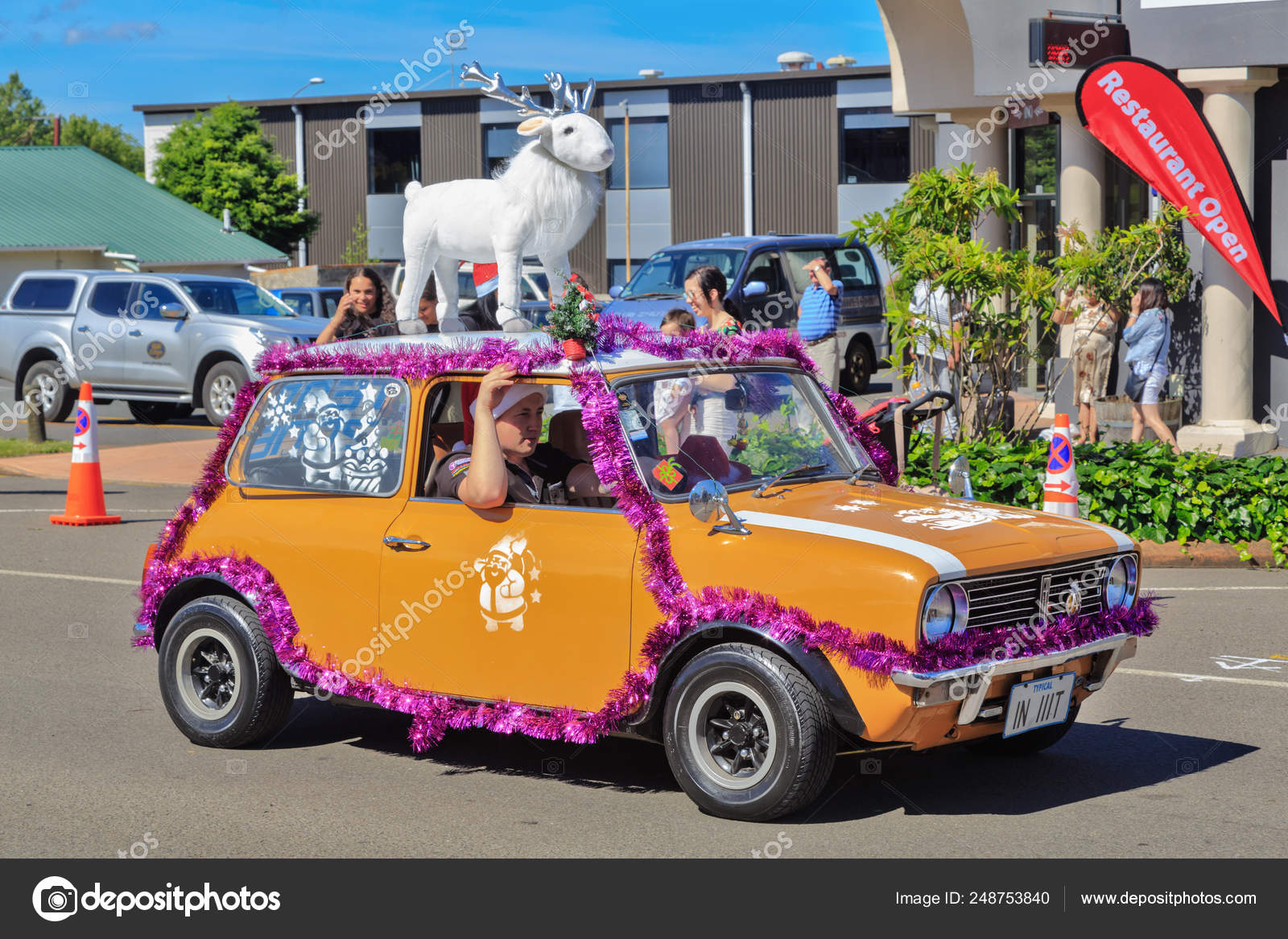 Christmas Parade Car Decorations Mini Clubman Car Decorated