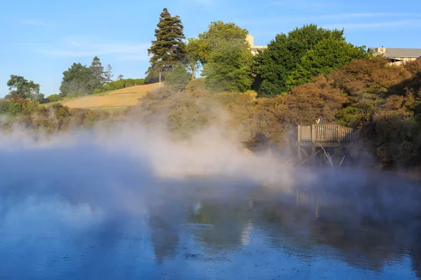 Última Luz Del Día Cae Sobre Vapor Que Sale Lago — Foto de Stock