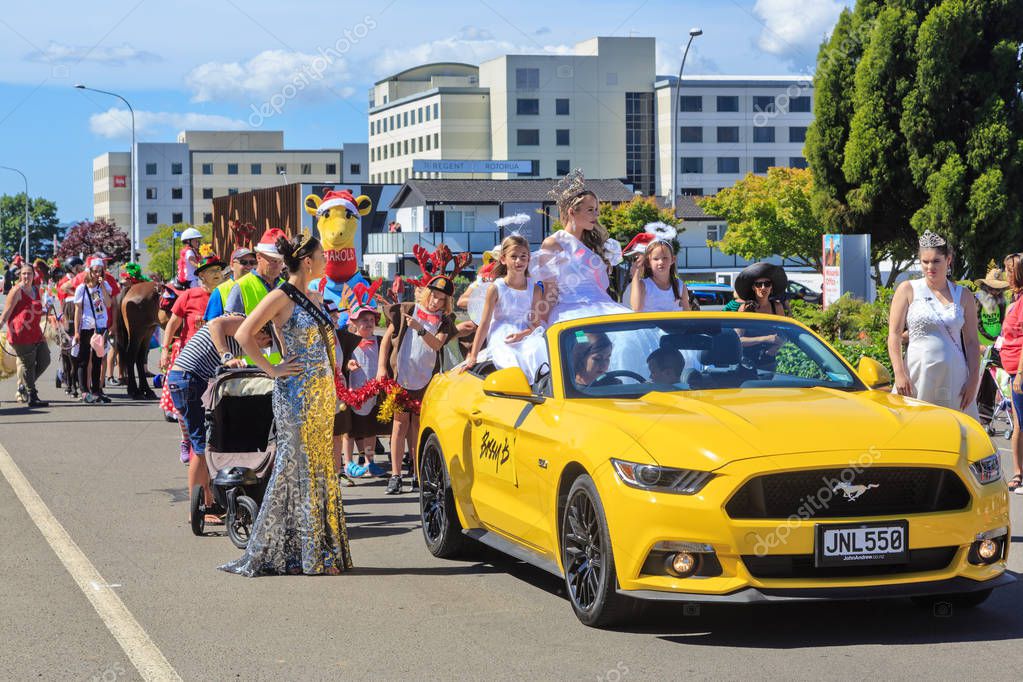 Desfile de Navidad en Rotorua, Nueva Zelanda. "Miss Rotorua", una reina