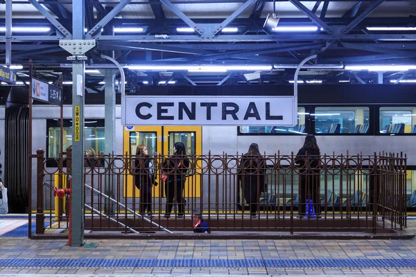 Central Station Sydney Australia Train Passengers Platform Night May 2019 — Stock Photo, Image