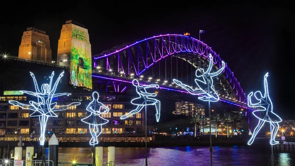 Sydney Harbour Köprüsü, Avustralya, ön planda 