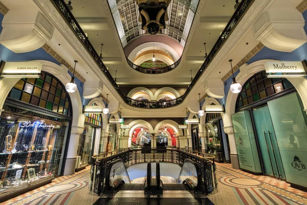 澳大利亚悉尼优雅而历史悠久的维多利亚女王大厦内的商店 1898 — 图库照片