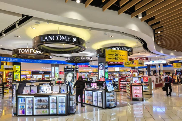 新西兰奥克兰国际机场出售香水和化妆品的免税店 2019 — 图库照片