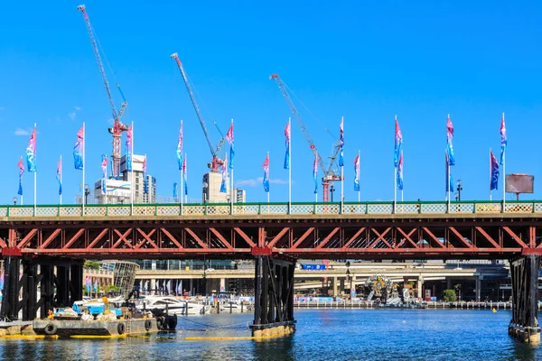 歴史的なピルモント橋 1902年 ダーリングハーバー シドニー オーストラリア 建設クレーンを背景にしています 2019年5月30日 — ストック写真