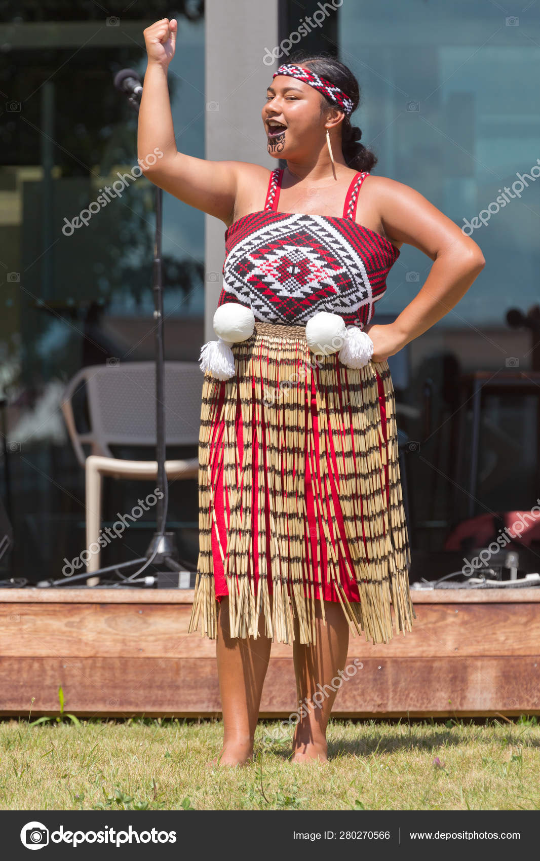 New Zealand Maori Women Girls Wearing Traditional Dress Performing Kapa ...