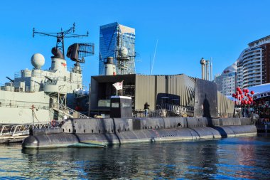 İki müze gemisi, hmas 