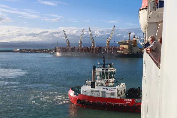 Haven Van Napier Nieuw Zeeland Een Haven Sleepboot Duwt Tegen — Stockfoto