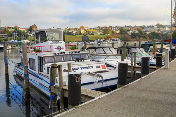 Una Casa Galleggiante Affitto Con Logo Airbnb Porto Turistico Taupo — Foto Stock