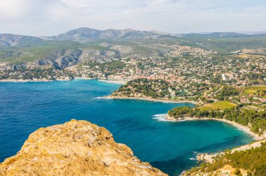 Bay Cassis, panoramik manzaralı Cassis şehir, Provence, Fransa.