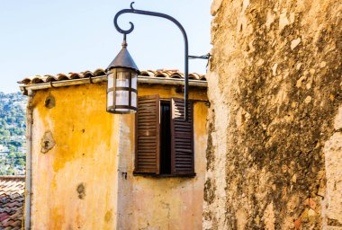 Eze, Fransa Ortaçağ Köyü eski sokak lambası.