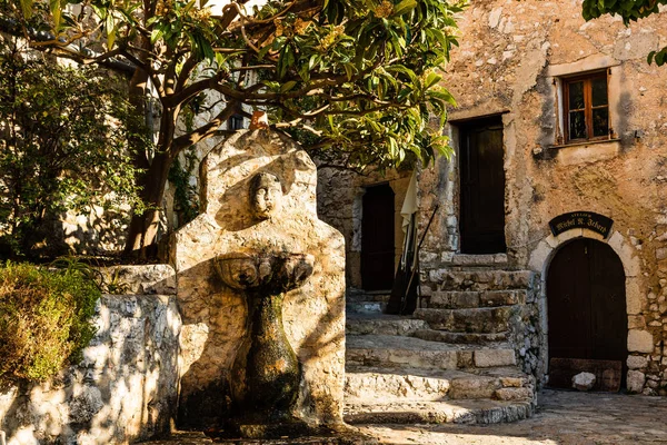 Fuente Las Estrechas Callejuelas Del Pueblo Eze Francia —  Fotos de Stock