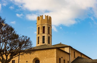 Corsica'deki / daki cliff üstte ortaçağ mimarisi Bonfacio üzerine kurulu.