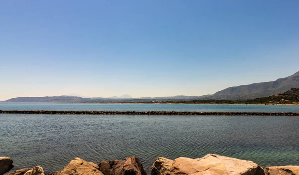 Girit Adası, Yunanistan Georgioupolis ünlü plaj köyde Panoraması.