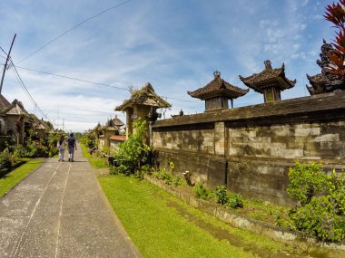 Geleneksel köy Penglipuran Bali sokak görünümü.