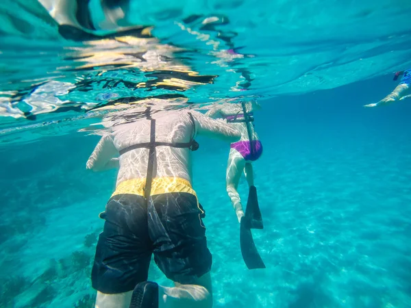 Buck Island, Karib-tenger - 2019. Az emberek búvárkodás körül Buck Island a Karib-tengeren. — Stock Fotó