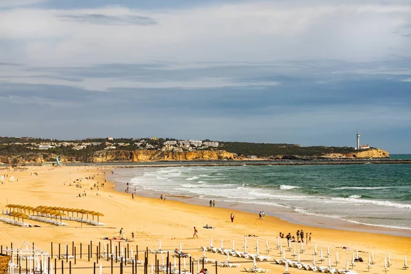 Узбережжі відкривається панорамний вид на пляж в Портімау, Португалія. — стокове фото