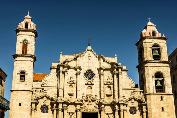 Catedral de San Cristobal, a Catedral de Havana. Praça da Catedral — Fotografia de Stock