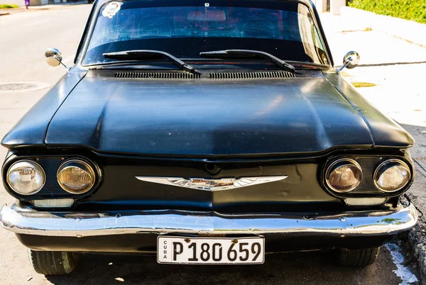 Havana, Cuba - 2019. Black classic American car on the streets o — Stock Photo, Image