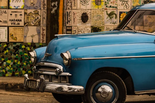 Havana, kuba - 2019. clouse up photo von blue classic american ca — Stockfoto