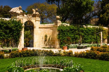 Orta Çağ kenti Valetta, Malta'da saray bahçesi.