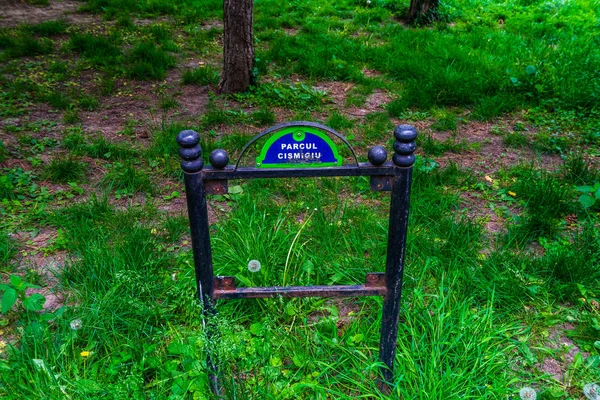 Panneau du parc Cismigiu Gardens à Bucarest, Roumanie . — Photo