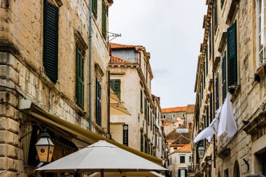 Dubrovnick, Hırvatistan - 2019. Du ünlü ticari dar sokak