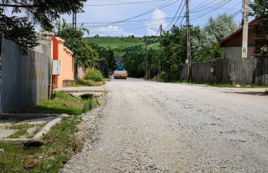 Targoviste, Romanya - 2019. Yol silindirleri worki üzerinde büyük görünüm