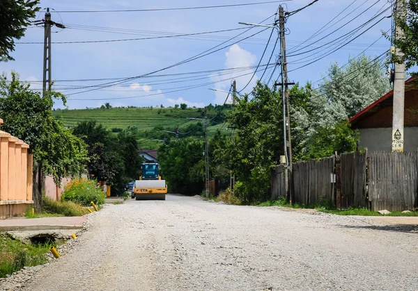 Targoviste, Rumania - 2019. Gran vista de los rodillos de carretera worki — Foto de Stock
