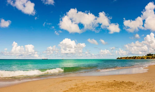 Vista panorámica de la playa de San Juan, Antigua y Barbuda , — Foto de Stock