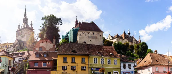 Sighisoara, Romanya - 2019. Renkli evlerin güzel görünümü bir