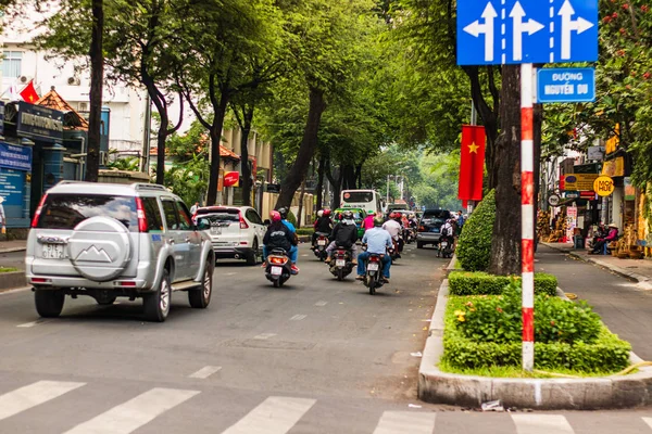 Ho Chi Minh City, Vietnam – 2019. Motosiklet trafiği hareket halinde 