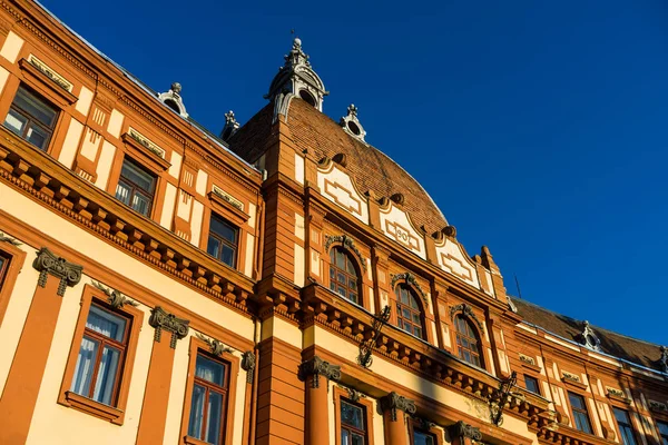 Вид юстиції палацового фасаду будівлі, яка в даний час будинку Th — стокове фото