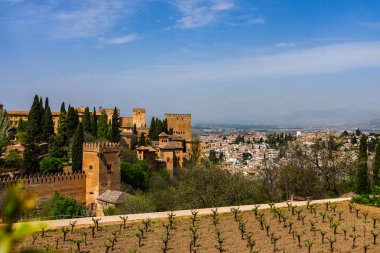 Granada'daki Alhambra Sarayı'nın panoramik manzarası. Andalucia, 