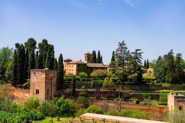 Granada'daki Alhambra Sarayı'nın panoramik manzarası. Andalucia, 